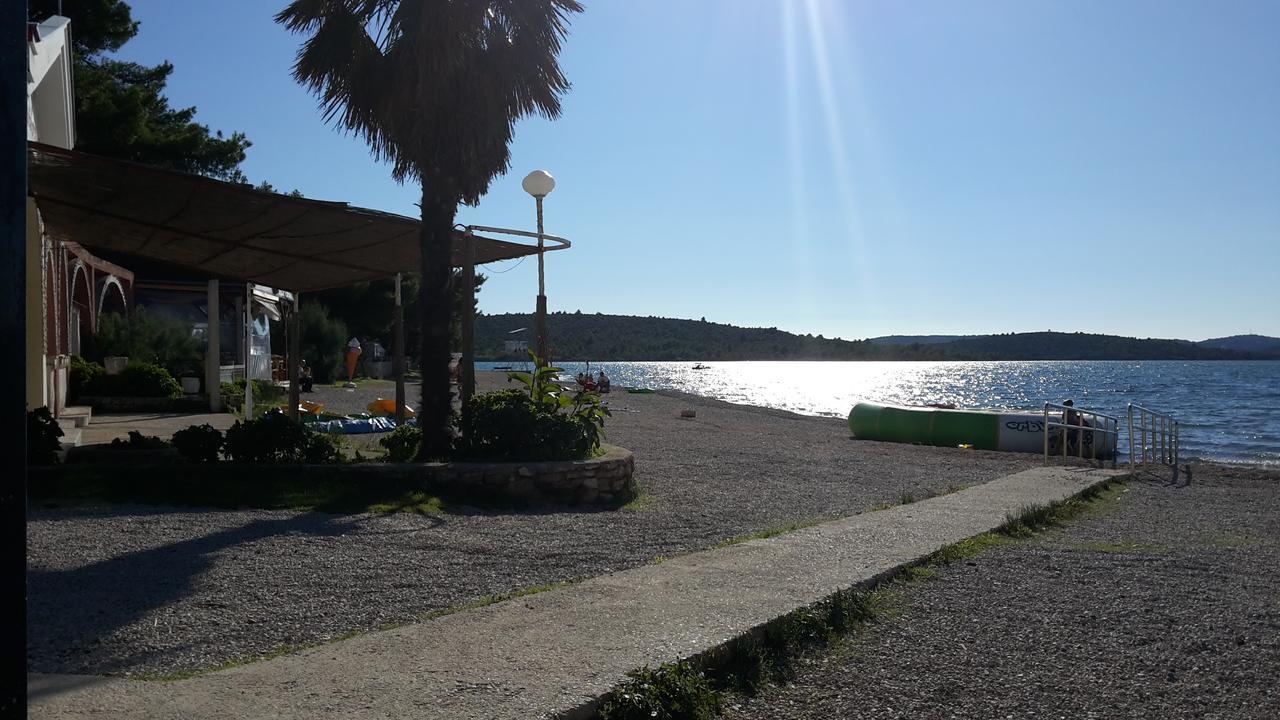 Kleine Hexe B&B Pension พิโรวัซ ภายนอก รูปภาพ
